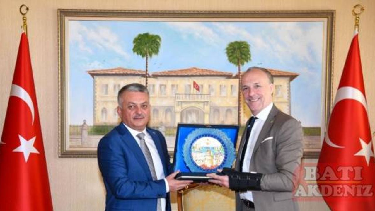 WAKO Başkanı Roy Baker, Antalya Valisi Ersin Yazıcı'yı ziyaret etti