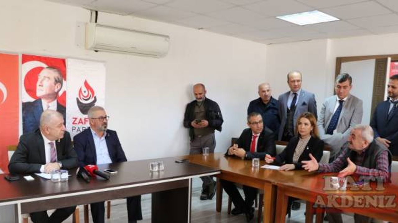 Zafer Partisi Genel Başkanı Özdağ Antalya'da esnafı ziyaret etti