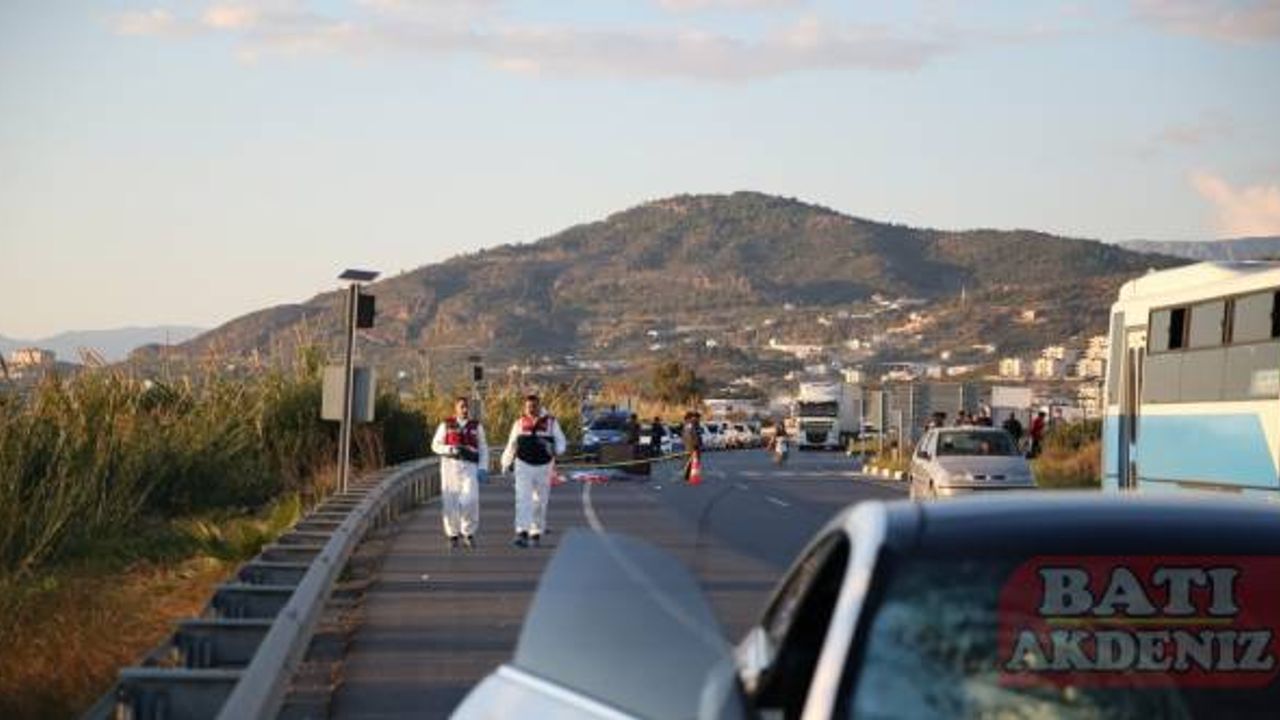 Alanya'da otomobille motosiklet çarpıştı, 2 kişi öldü