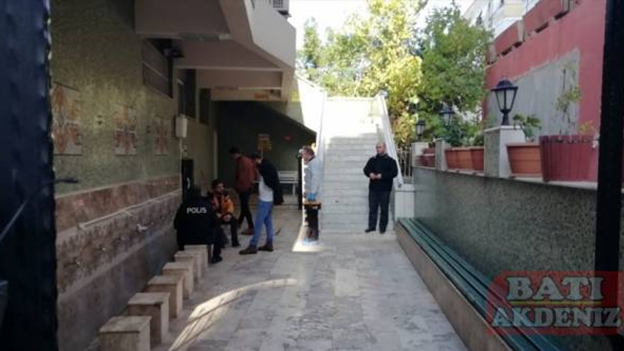Antalya'da bir kişi cami tuvaletinde ölü bulundu