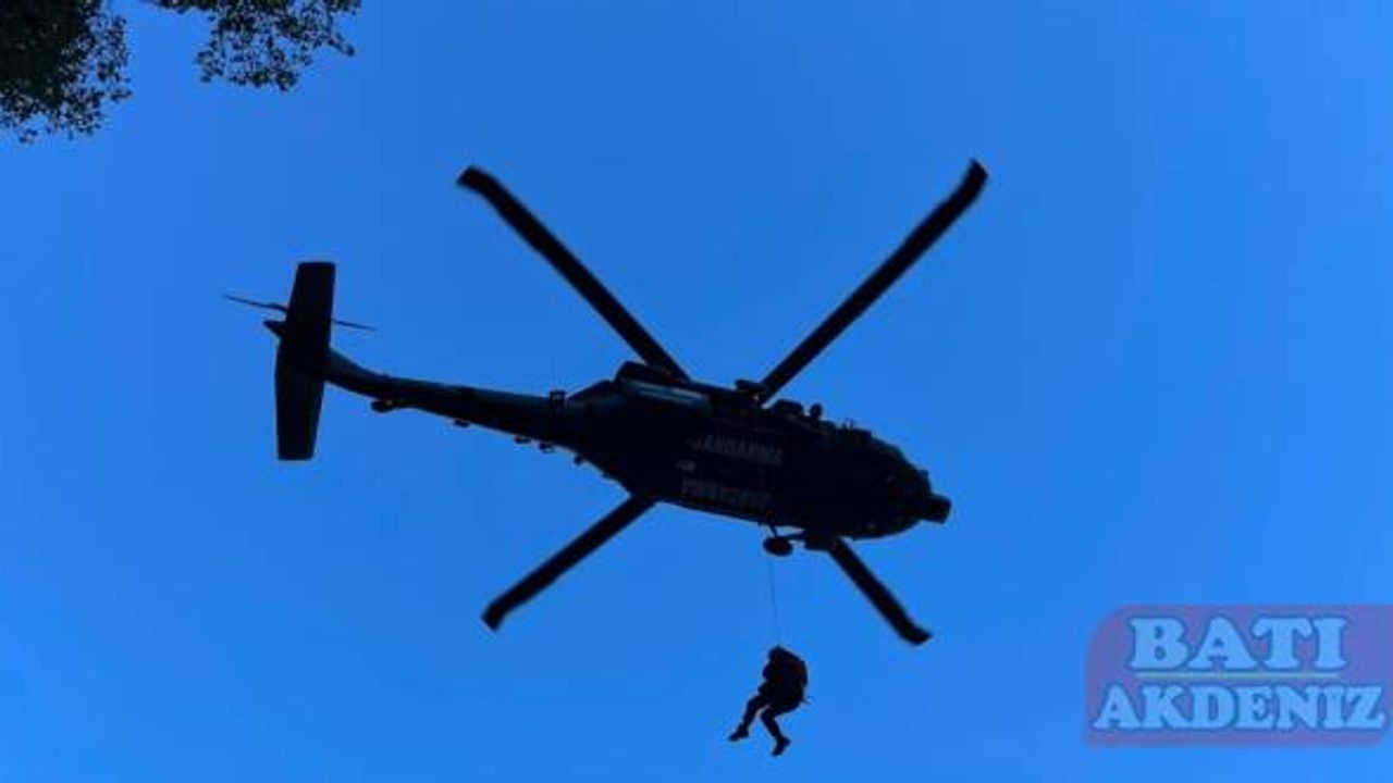 Antalya'da dağlık alanda mahsur kalan 4 Rus helikopterle kurtarıldı