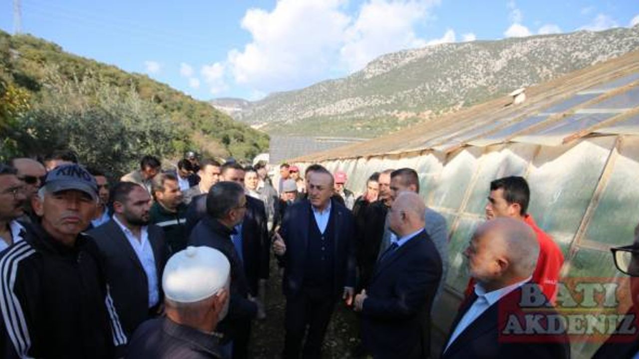 Dışişleri Bakanı Çavuşoğlu, Demre'de vatandaşlarla bir araya geldi