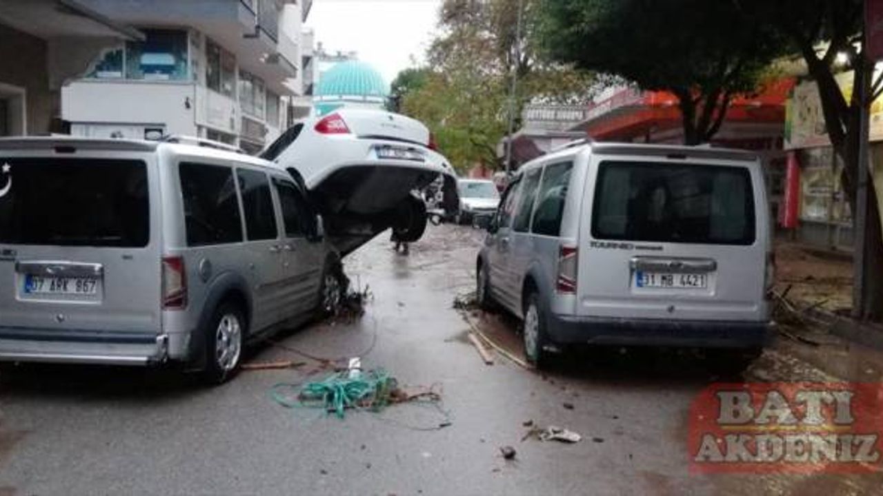 Antalya'da kuvvetli yağış sele neden oldu