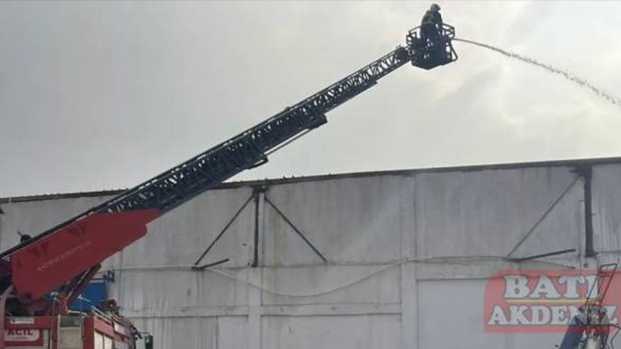 Hatay'da atıl durumdaki fabrikada çıkan yangın söndürüldü