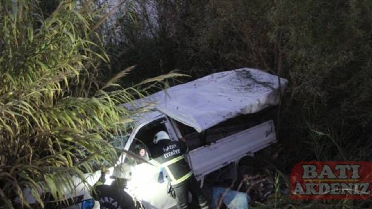 Hatay'da nehir kenarına düşen araçtaki 2 kişi yaralandı