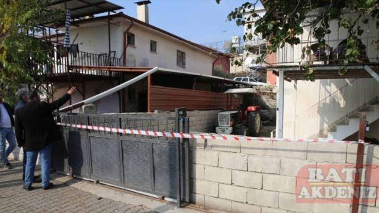 Hatay'daki depremde hasar gören 6 ev mühürlendi