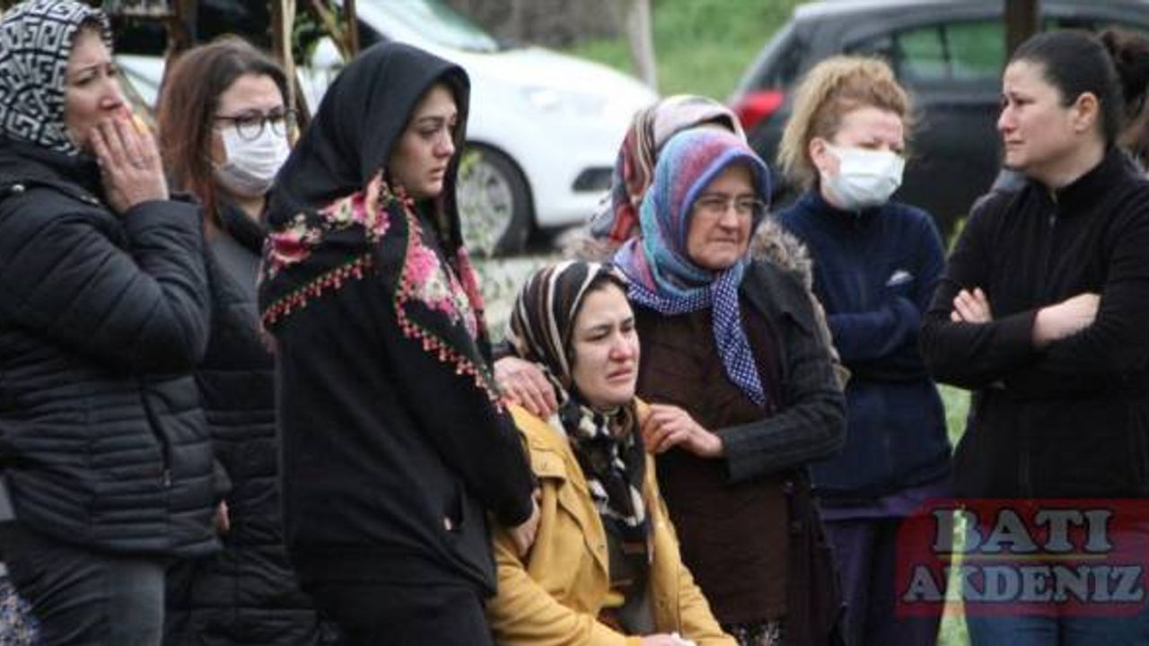 Isparta'da eşi tarafından tüfekle vurularak öldürülen hemşire Antalya'da toprağa verildi