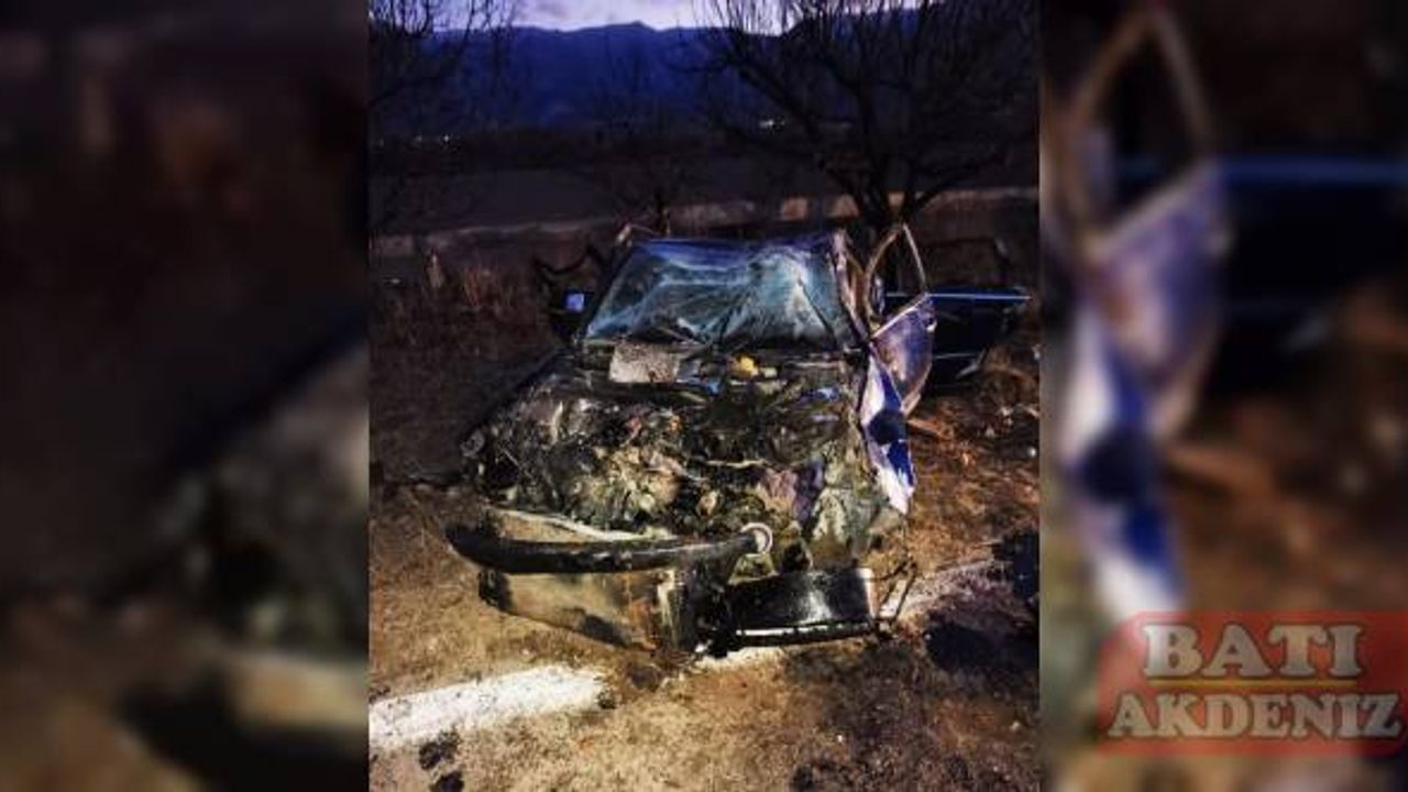 Isparta'da şarampole devrilen otomobildeki 2 kişi öldü, 3 kişi yaralandı