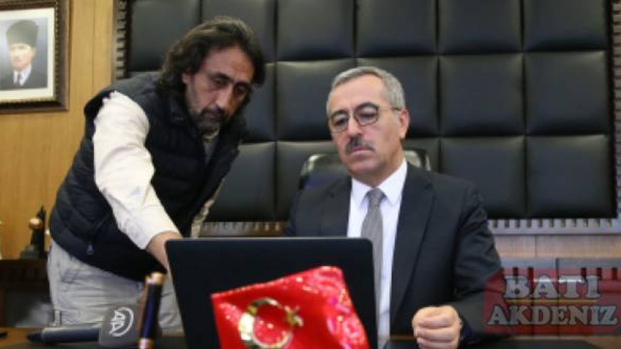 Kahramanmaraş Büyükşehir Belediye Başkanı Güngör AA'nın "Yılın Fotoğrafları" oylamasına katıldı