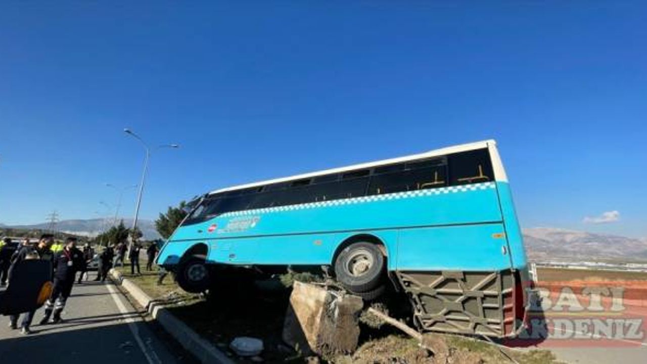 Kahramanmaraş'ta halk otobüsünün devrilmesi sonucu ilk belirlemelere göre 8 kişi yaralandı