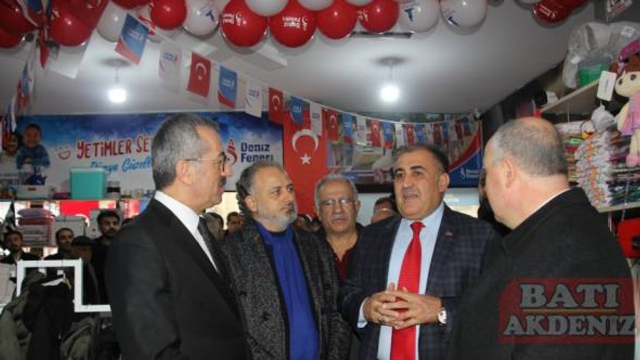 Kahramanmaraş'ta ihtiyaç sahiplerinin faydalanabileceği "geçici giyim mağazası" açıldı
