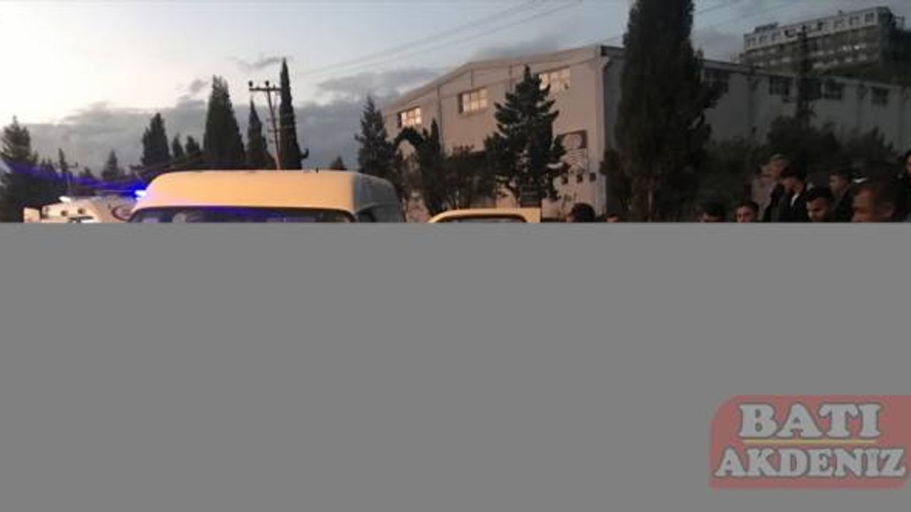 Kahramanmaraş'ta minibüsle otomobilin çarpıştığı kazada 4 kişi yaralandı