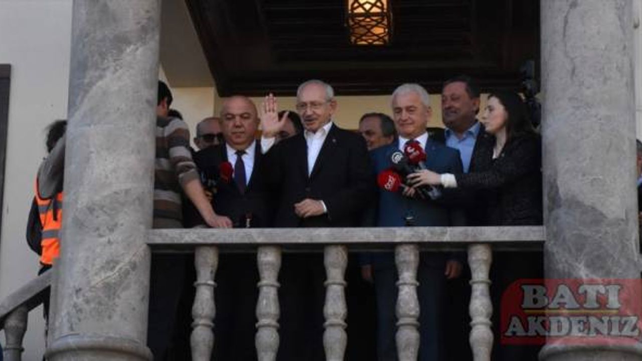 Kılıçdaroğlu, sel afeti yaşanan Finike'yi ziyaret etti: