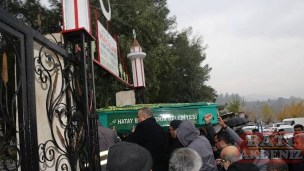Kocaeli'nde evinde ölü bulunan üniversite öğrencisinin cenazesi Hatay'da defnedildi