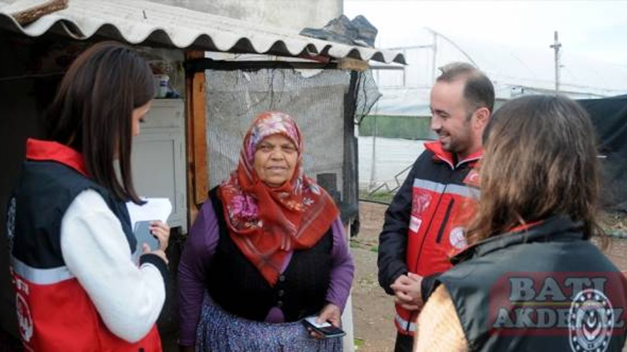 Kumluca ve Finike'de selden zarar görenlere psikososyal destek