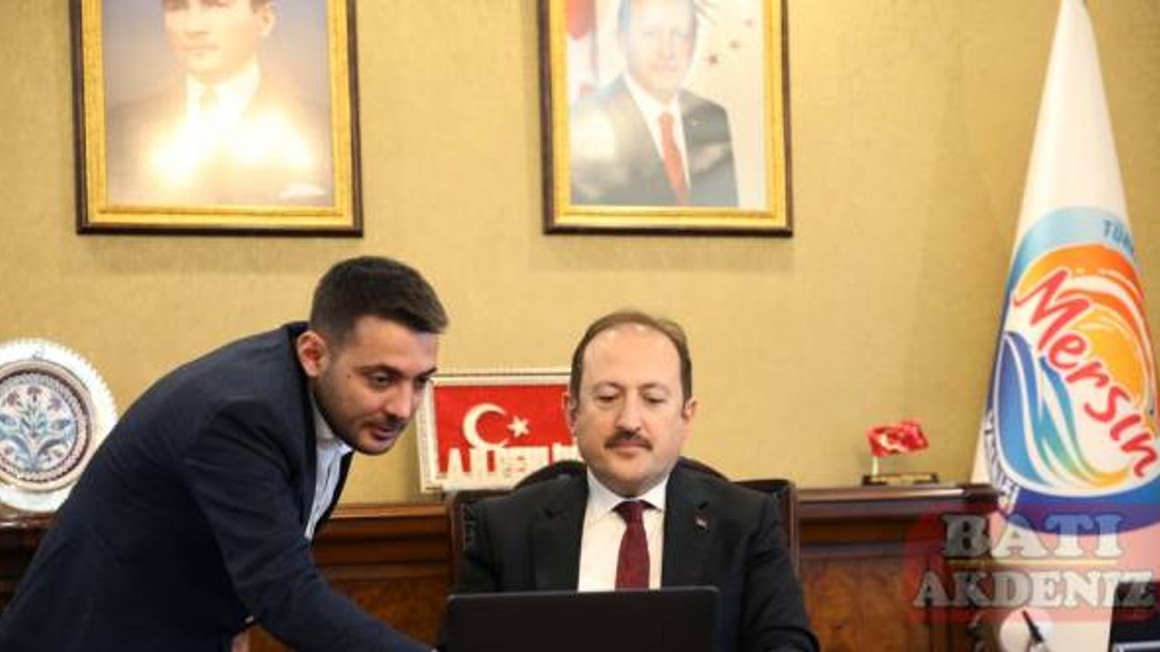 Mersin Valisi Pehlivan, AA'nın "Yılın Fotoğrafları" oylamasına katıldı: