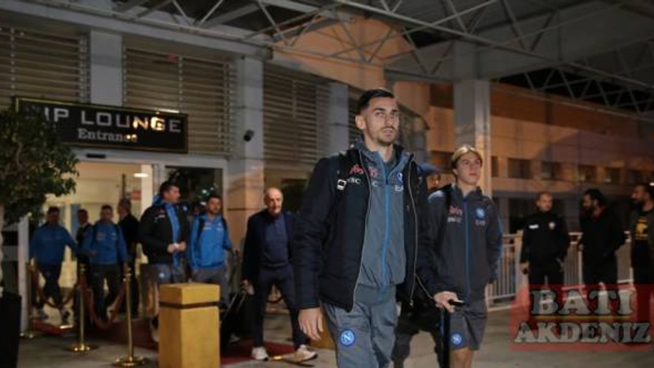 Napoli Futbol Takımı, kamp için Antalya'ya geldi
