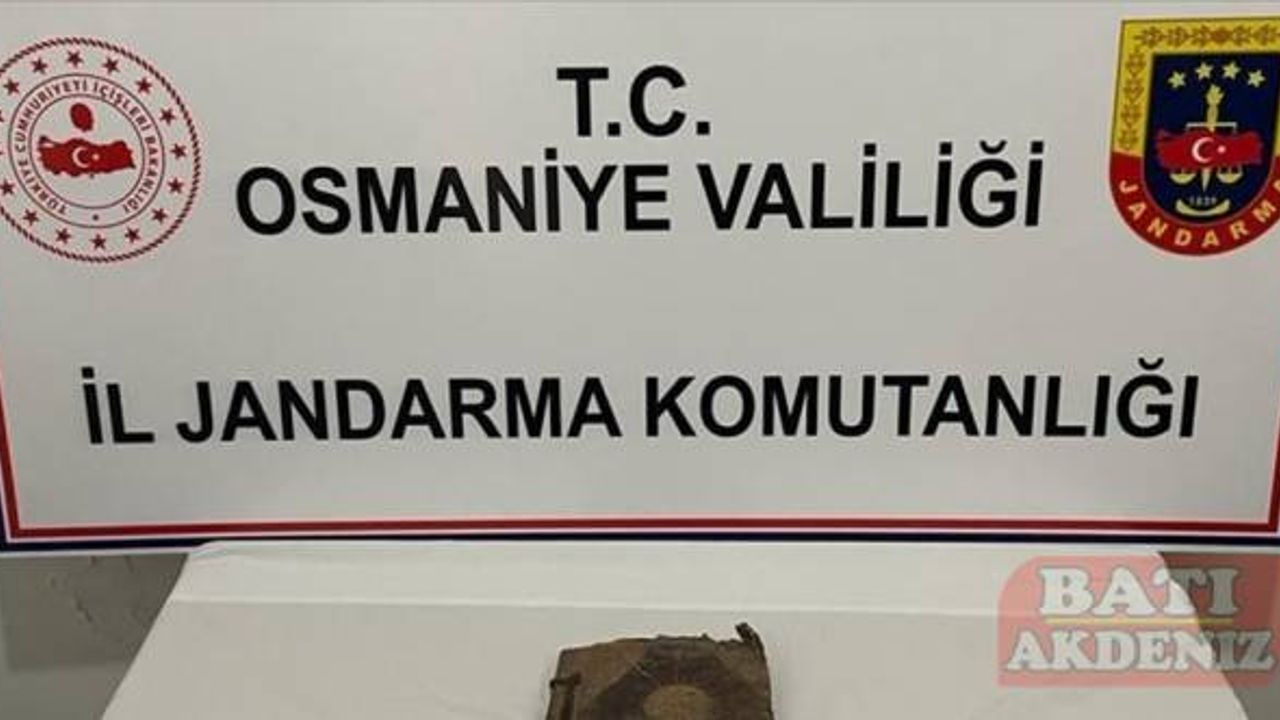 Osmaniye'de tarihi olduğu değerlendirilen İncil ve 3 sikke ele geçirildi