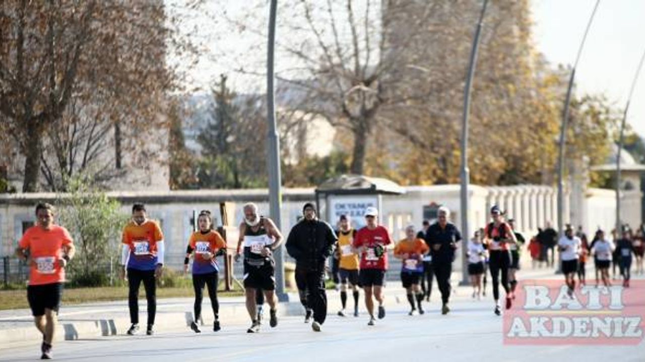 5 Ocak Adana Kurtuluş Yarı Maratonu koşuldu