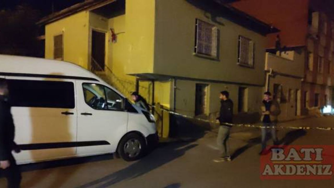 Bir evin bahçesinde içi boş el bombası bulundu