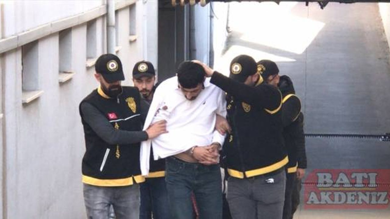 Adana'da çiftliğe düzenlenen operasyonda yakalanan 3 zanlı tutuklandı