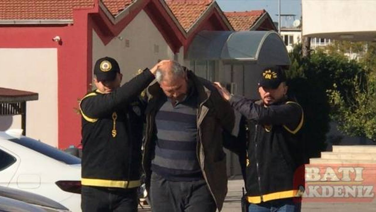 Adana'da kavgada minibüs sürücüsünü silahla öldüren tır şoförü tutuklandı