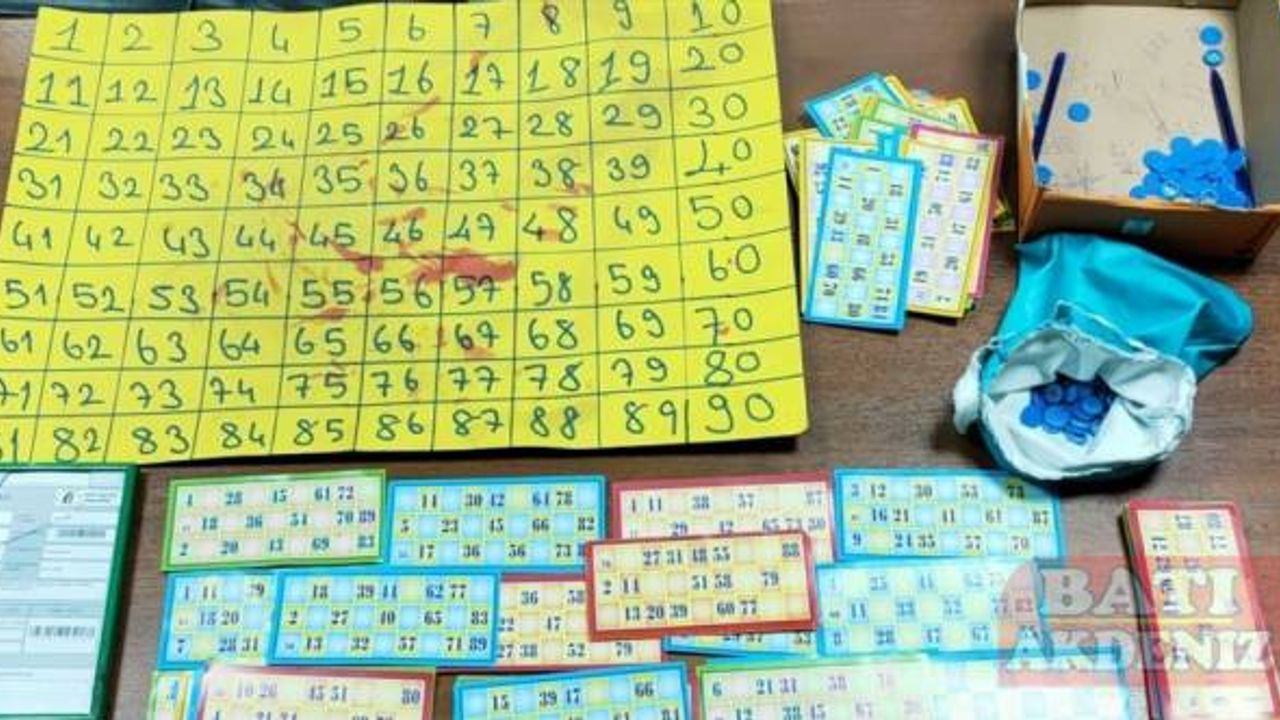 Adana'da kumar oynayan 44 kişiye 178 bin 420 lira ceza verildi
