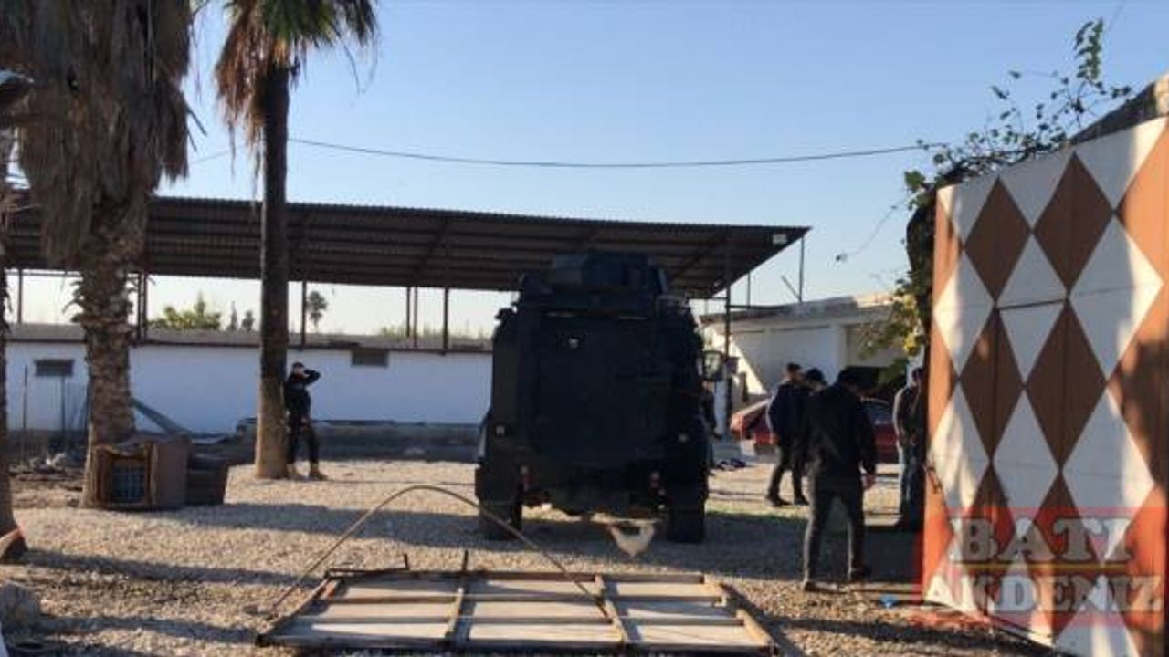 Adana'da operasyonda polise silah doğrultan cinayet zanlısı yaralanarak etkisiz hale getirildi