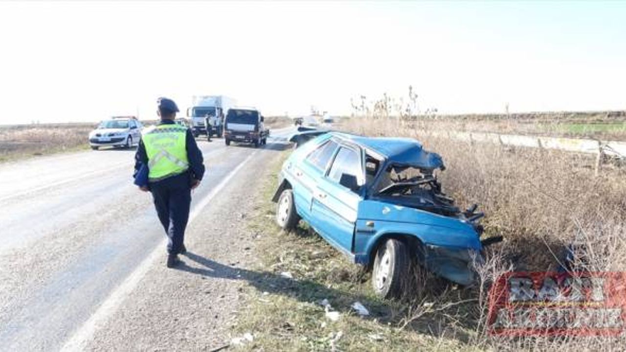 Adana'da tırla çarpışan otomobildeki 1 kişi öldü, 3 kişi yaralandı