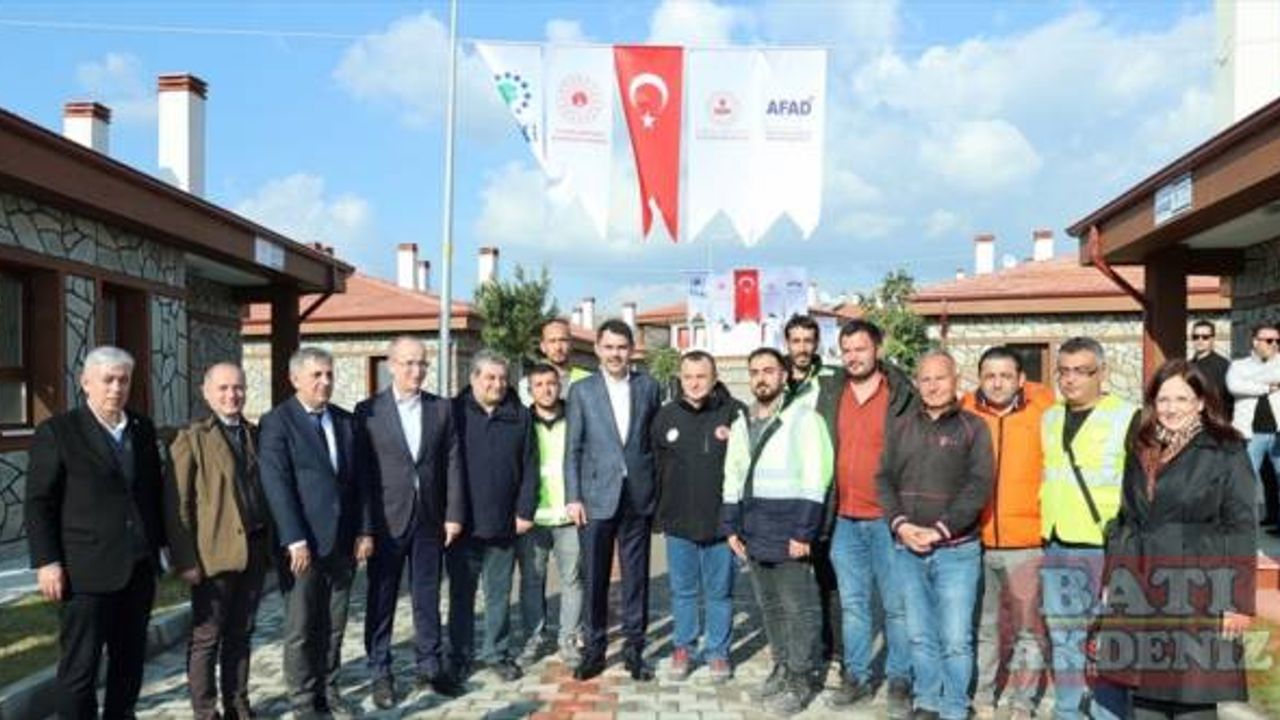 Bakan Kurum, Manavgat'ta 2021'deki yangın sonrası inşa edilen evleri inceledi