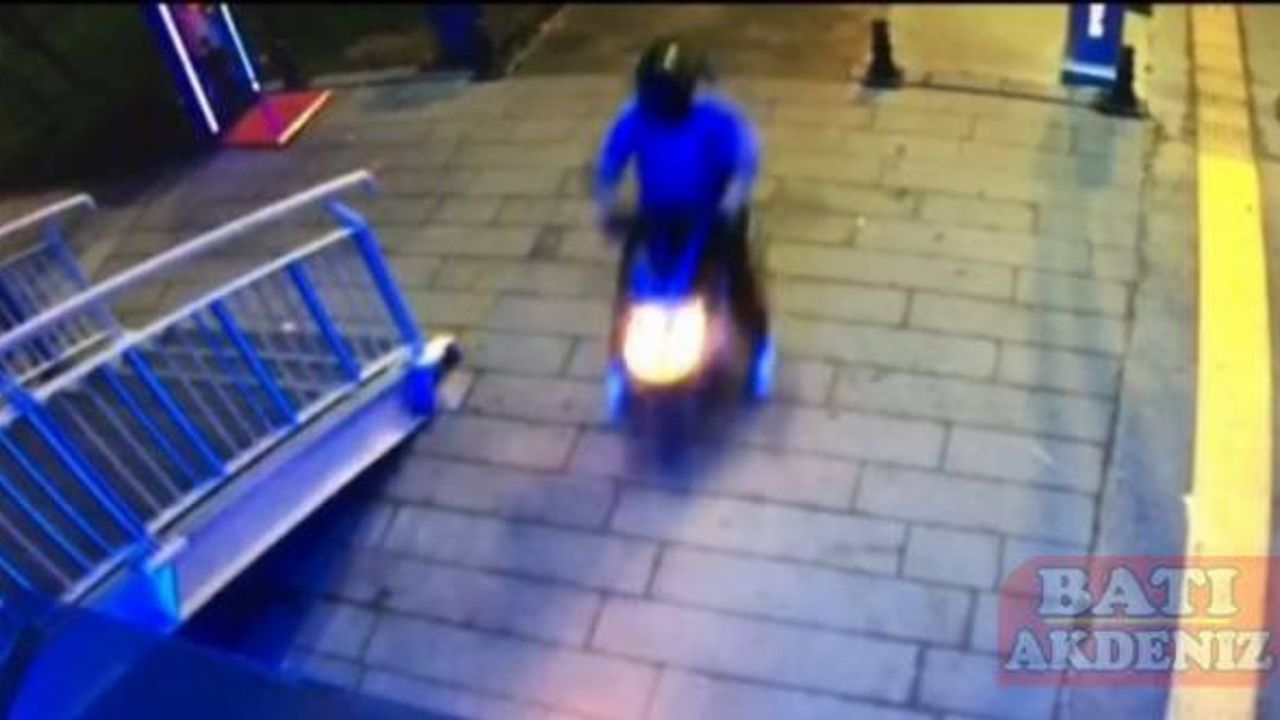 Bu kez de motosiklet ile asansöre çarptılar!