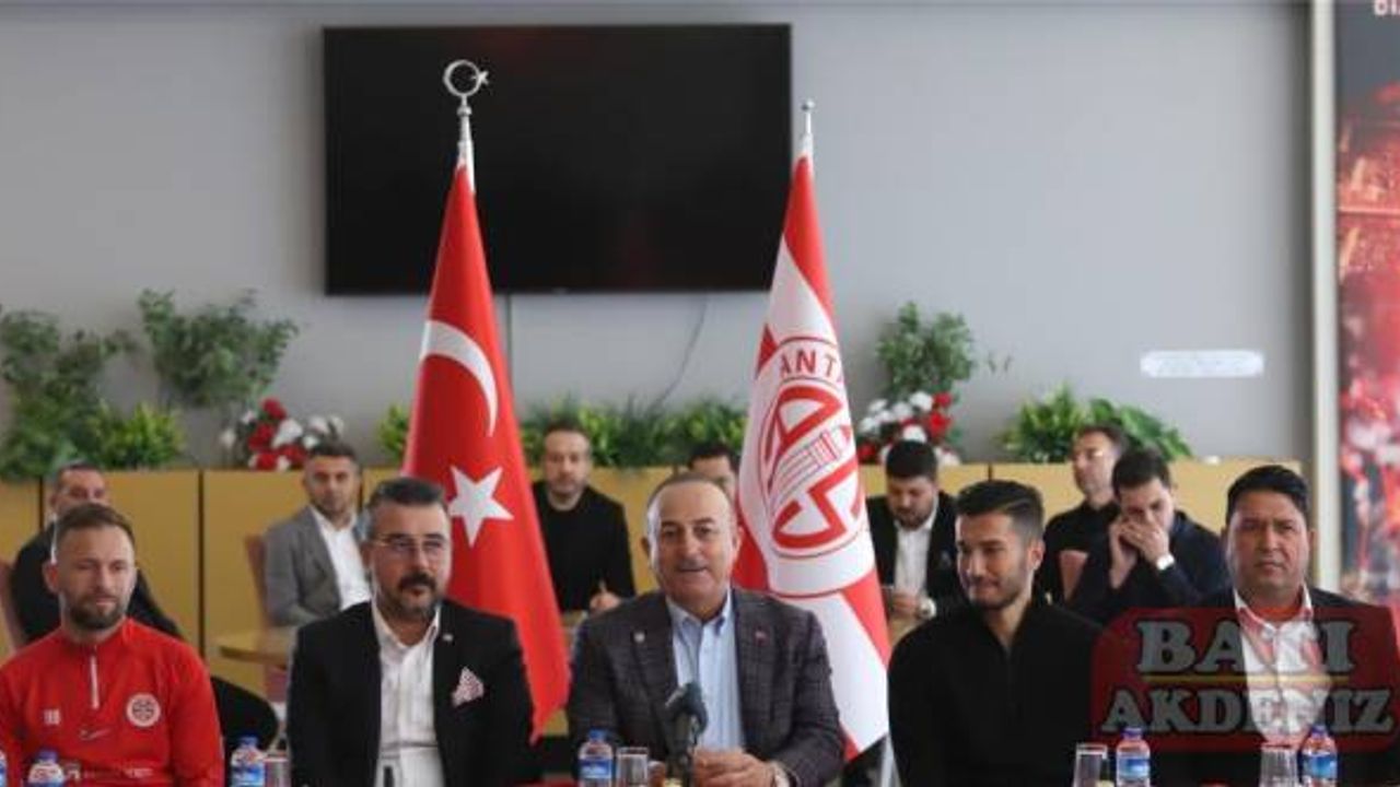 Dışişleri Bakanı Çavuşoğlu, Antalyaspor Kulübünü ziyaret etti