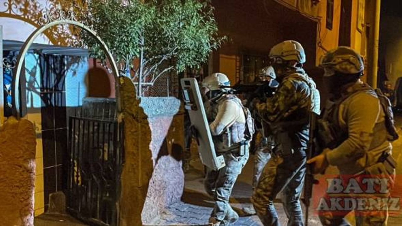 Mersin'de çeşitli suçlara karışan 32 zanlı yakalandı