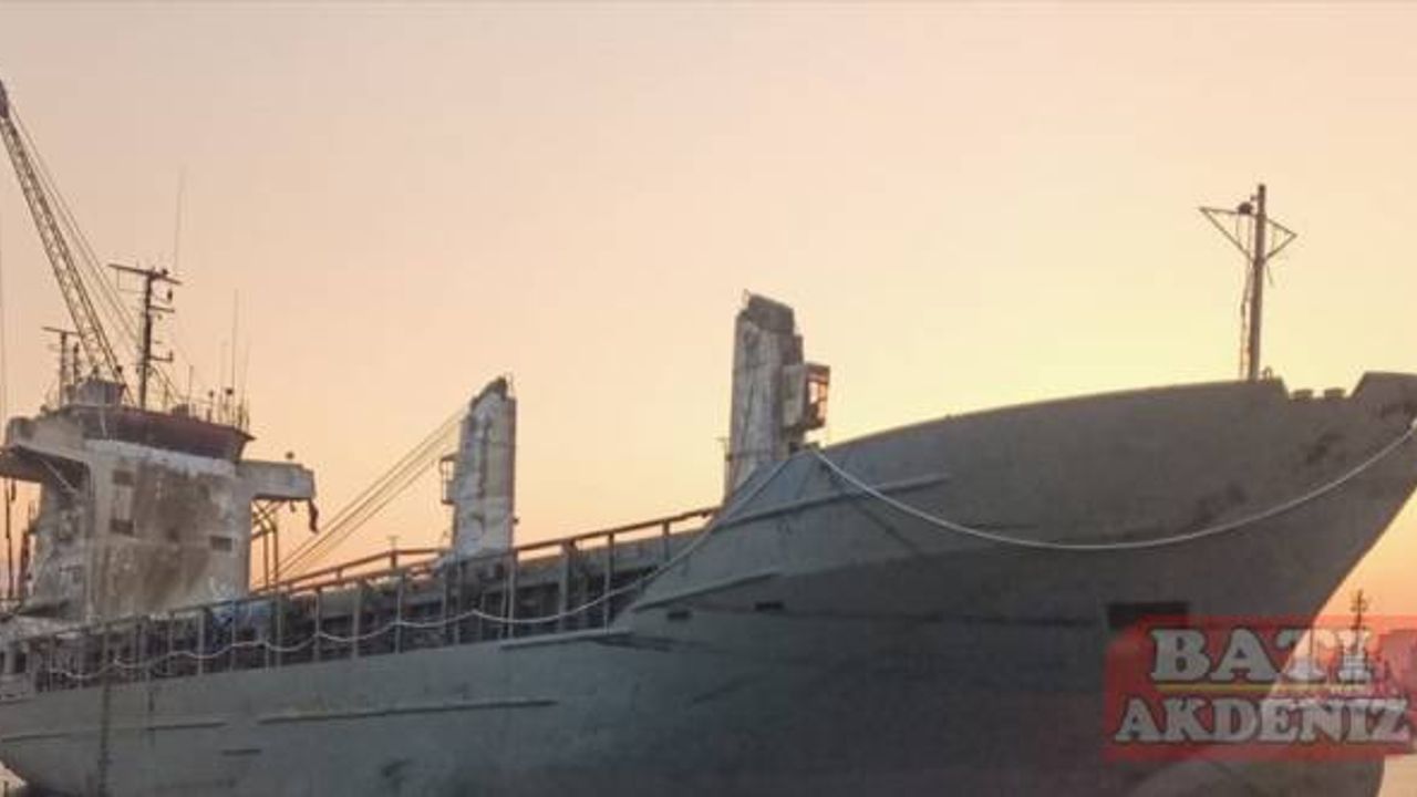 İskenderun Limanı'nda batan gemi yüzdürülerek İzmir'e götürülüyor
