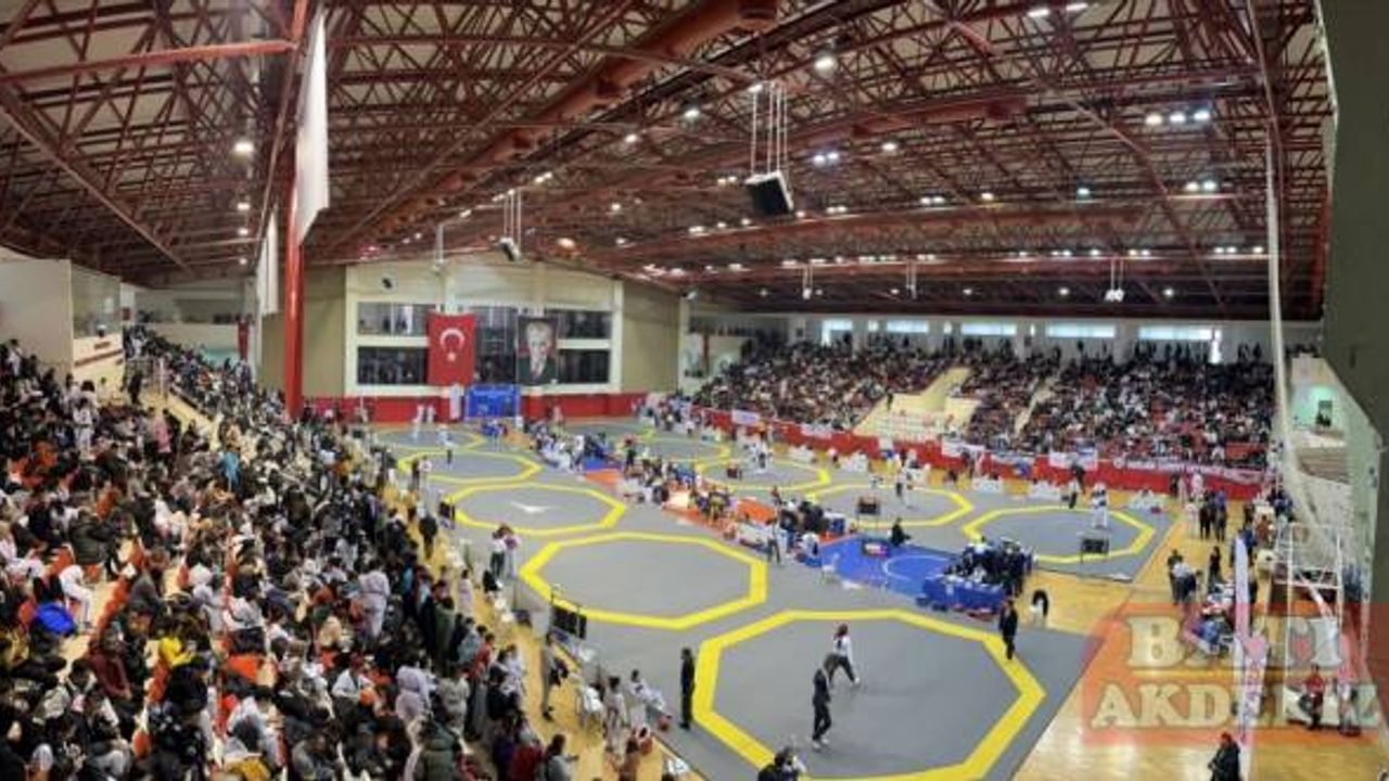 Isparta'da tekvando şampiyonasında, katılım açısından dünya rekoru kırıldı