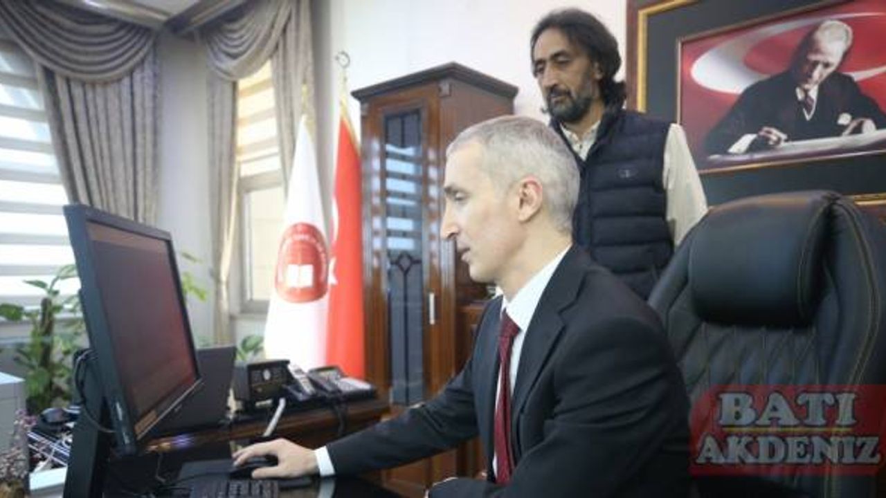 Kahramanmaraş Cumhuriyet Başsavcısı Çelik AA'nın "Yılın Fotoğrafları" oylamasına katıldı