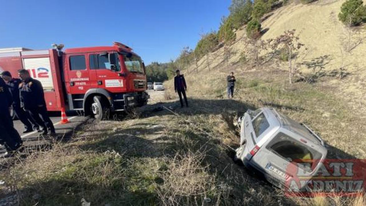Kahramanmaraş'ta hafif ticari aracın şarampole devrildiği kazada 4 kişi yaralandı