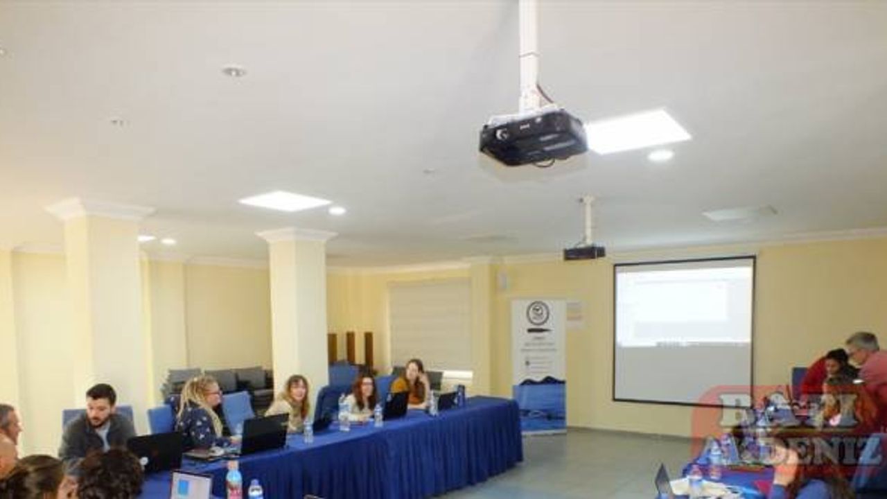 Kaş'ta deniz memelileri gözlemcisi ve pasif akustik gözlem operatörü eğitimi düzenlendi