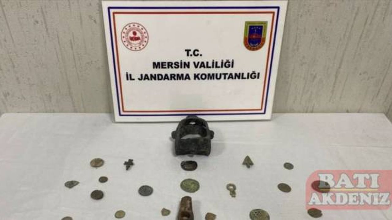 Mersin'de 40 sikke ve obje ele geçirildi