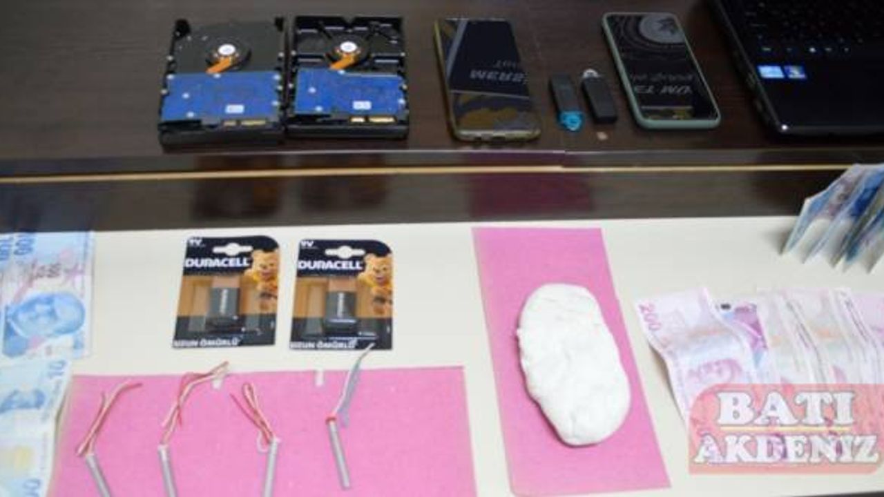 Mersin'de terör örgütü operasyonunda yakalanan 8 zanlıdan 3'ü tutuklandı