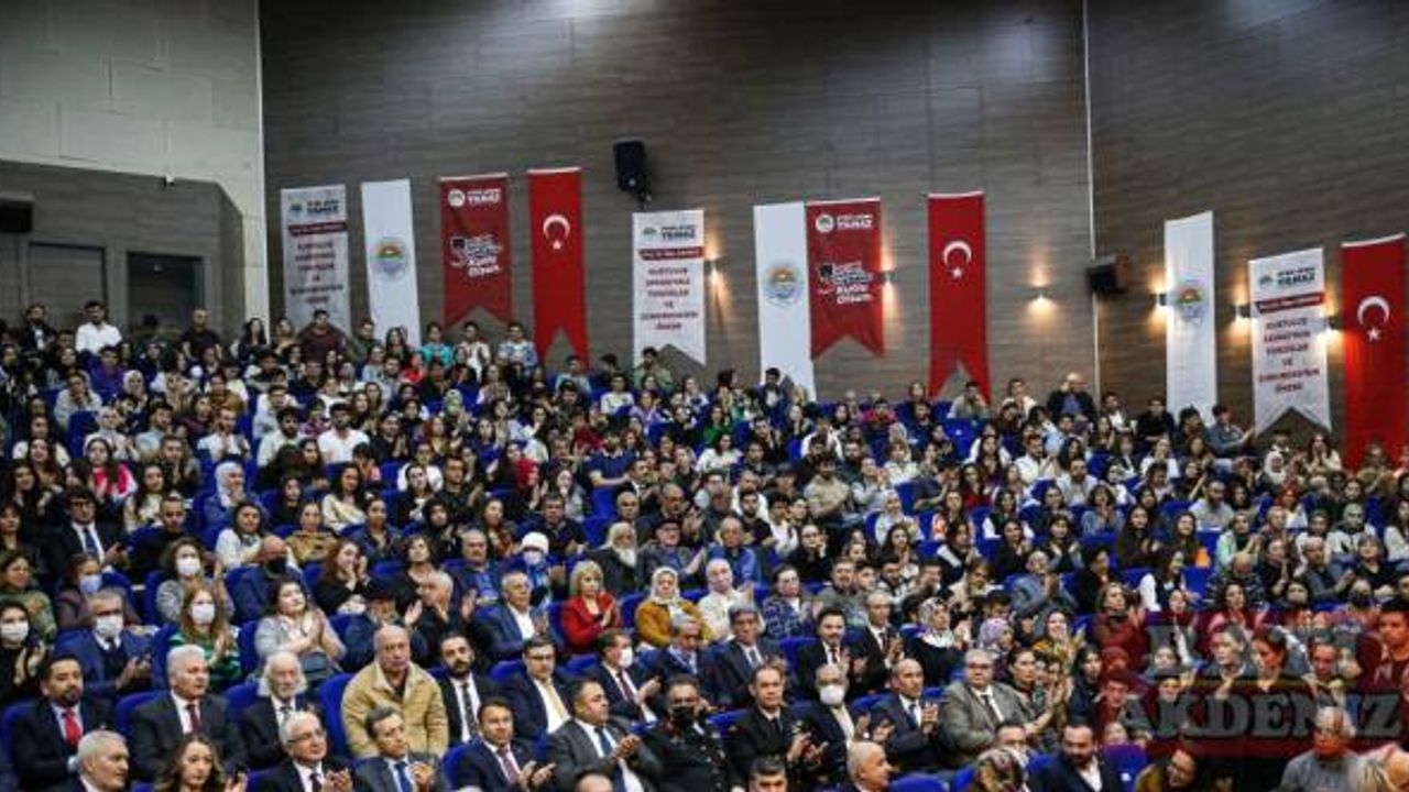 Tarihçi Prof. Dr. Ortaylı, Mersin'de konferans verdi: