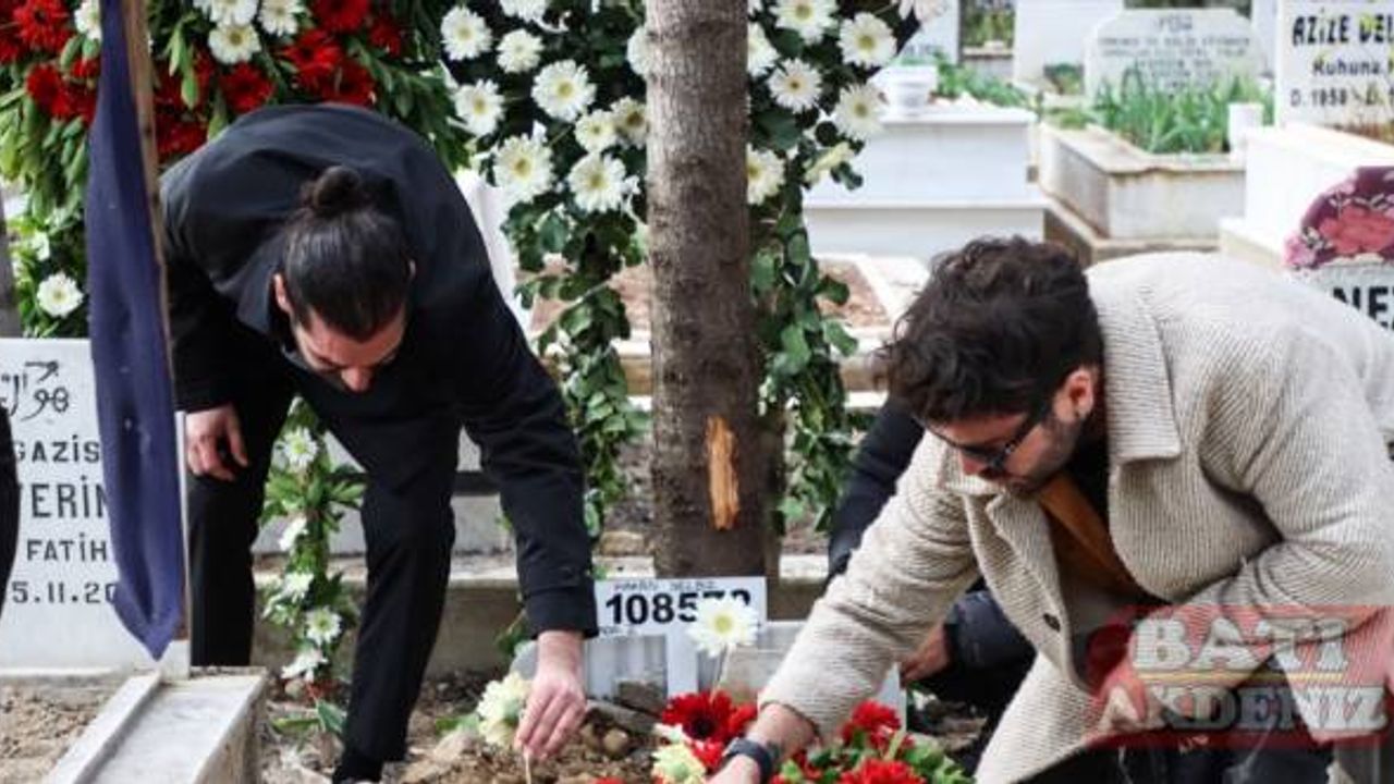 Trafik kazasında ölen müzisyen Hakan Yelbiz'in cenazesi Mersin'de defnedildi
