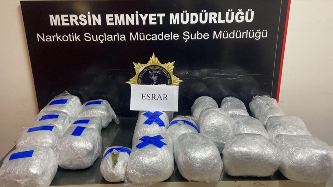 Mersin'de tırdaki ev eşyalarına gizlenmiş 24 kilogram esrar ele geçirildi