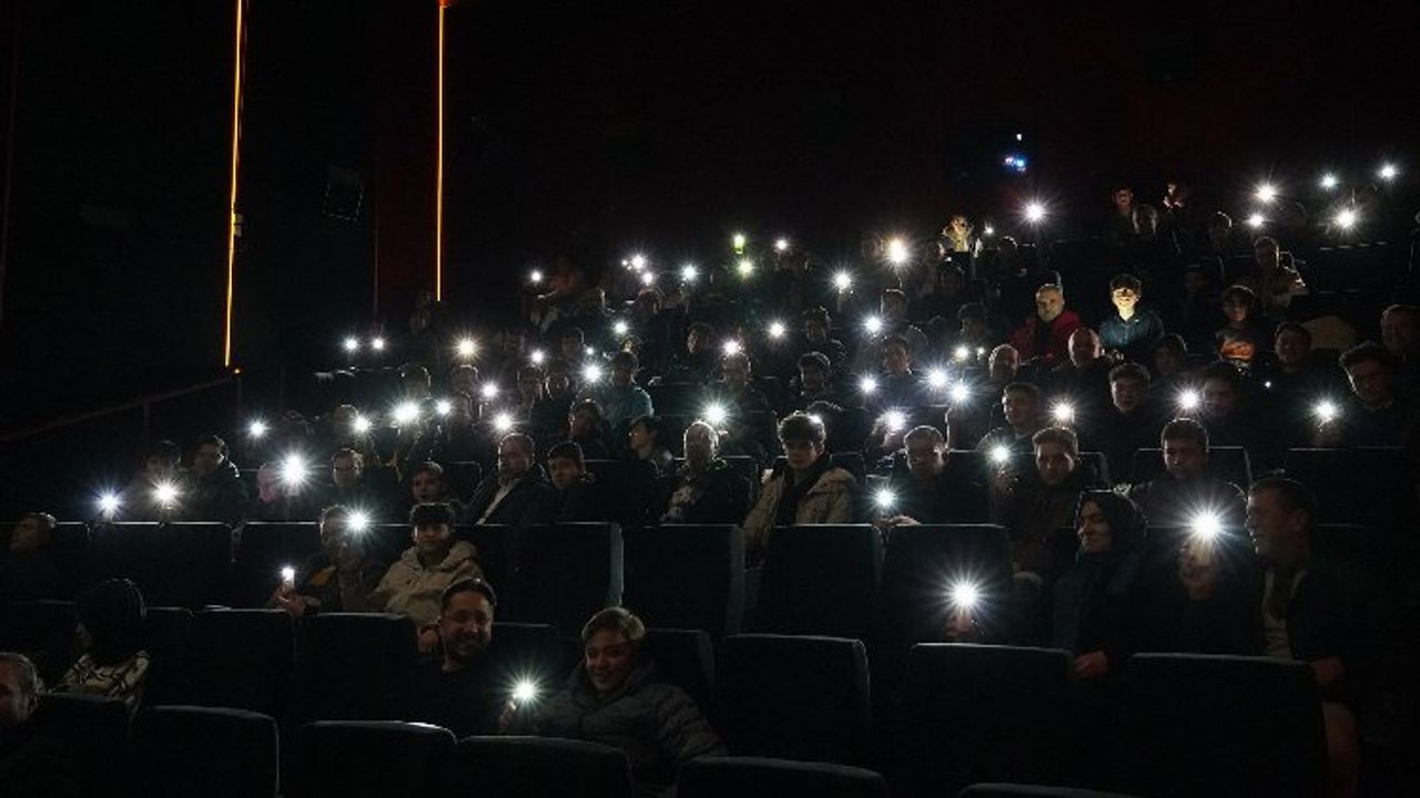 Konya'da gençler aileleriyle sinemada buluştu
