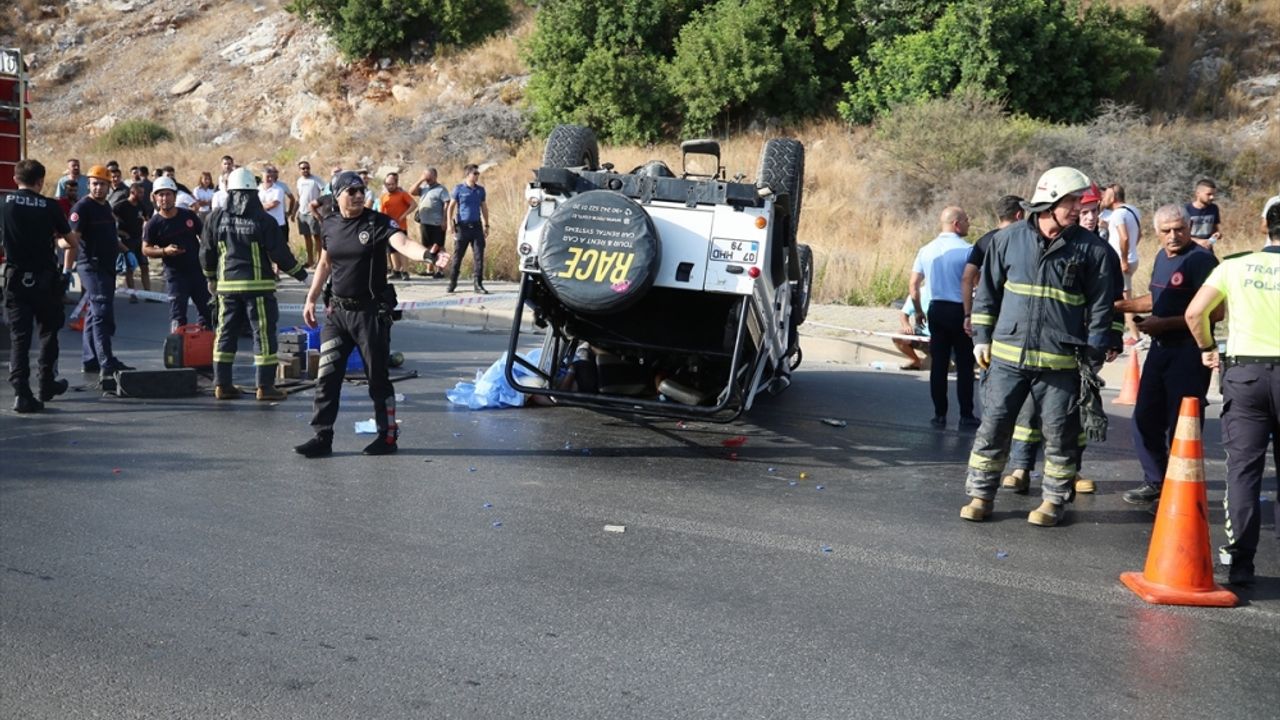 Alanya'da 3 aracın karıştığı kazada 1 turist öldü, 10 kişi yaralandı