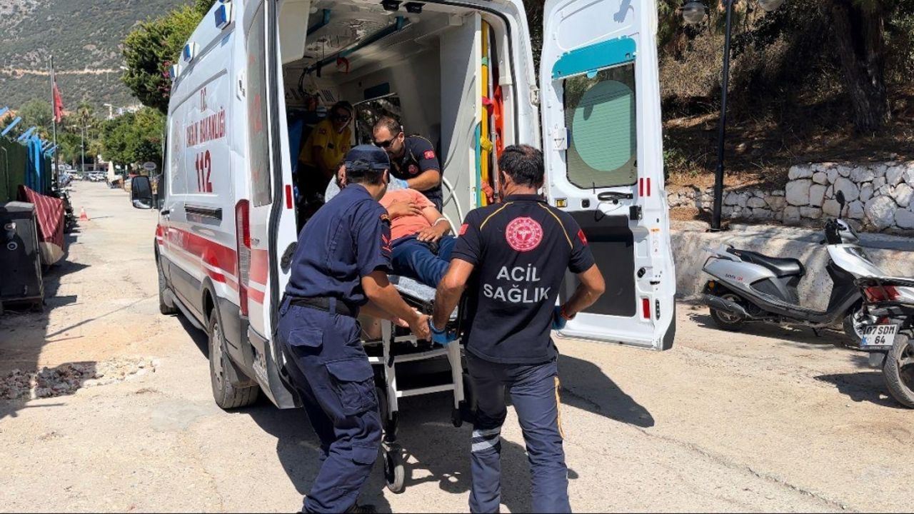 Antalya açıklarındaki gemide rahatsızlanan kişiye tıbbi tahliye
