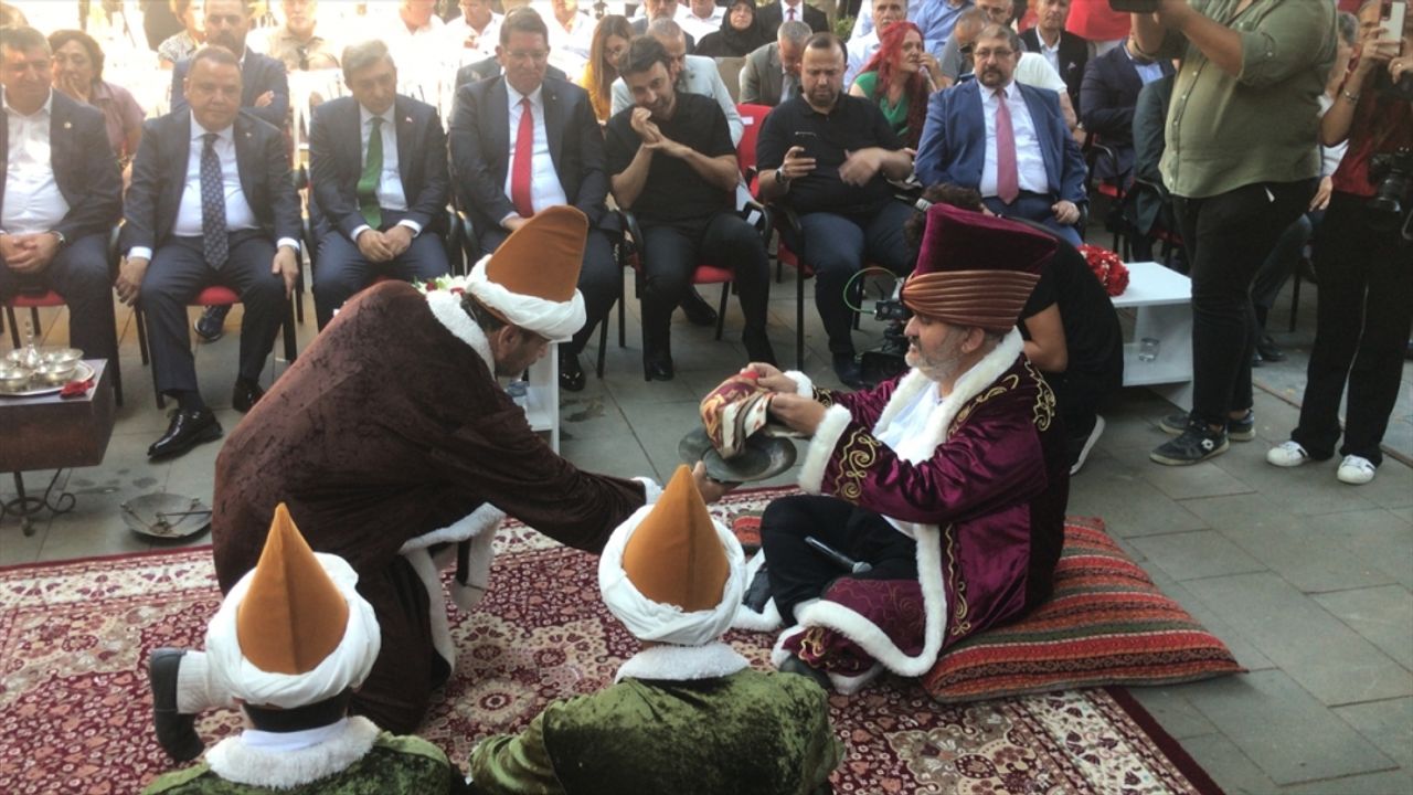Antalya'da 49 yıllık ayakkabı tamircisi "Yılın Ahisi" seçildi