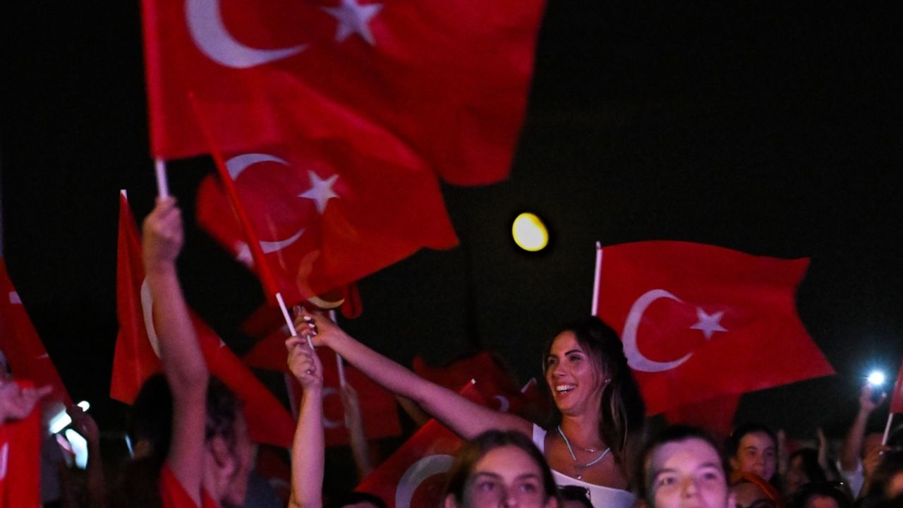 Antalya'da "Filenin Sultanları"nın Avrupa şampiyonluğu kutlandı