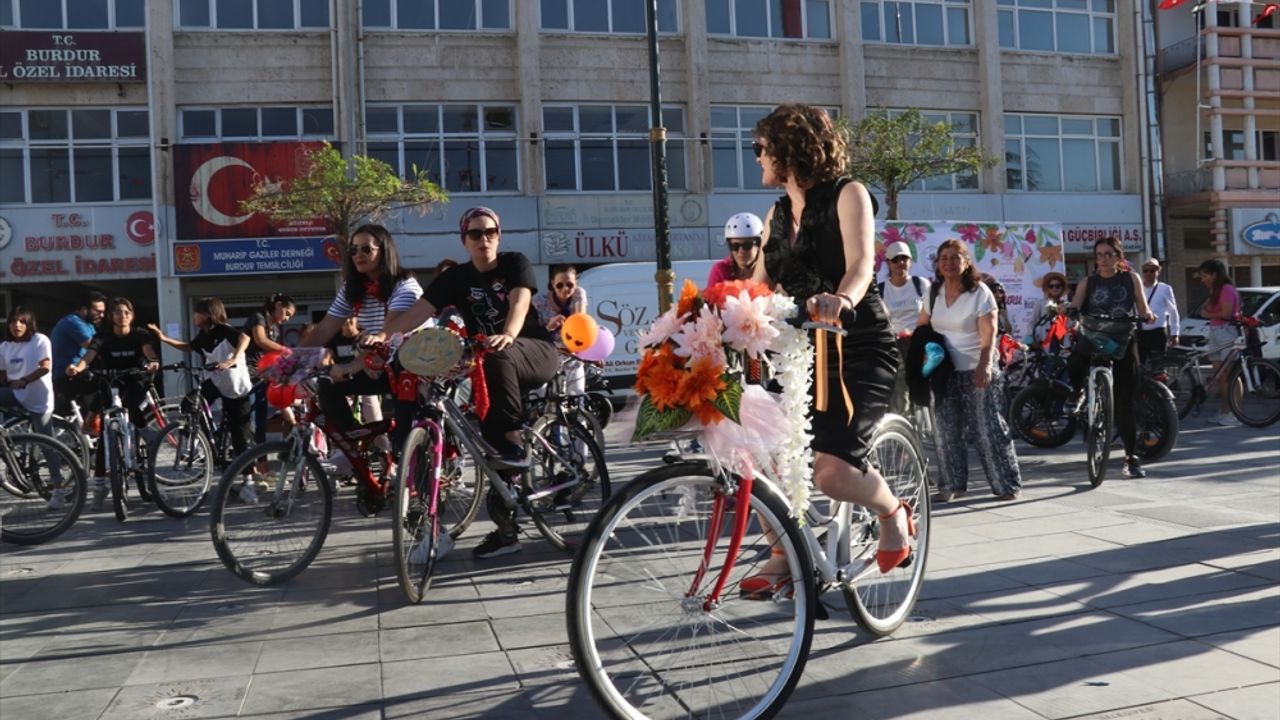 Burdur'da "Süslü Kadınlar Bisiklet Turu" düzenlendi