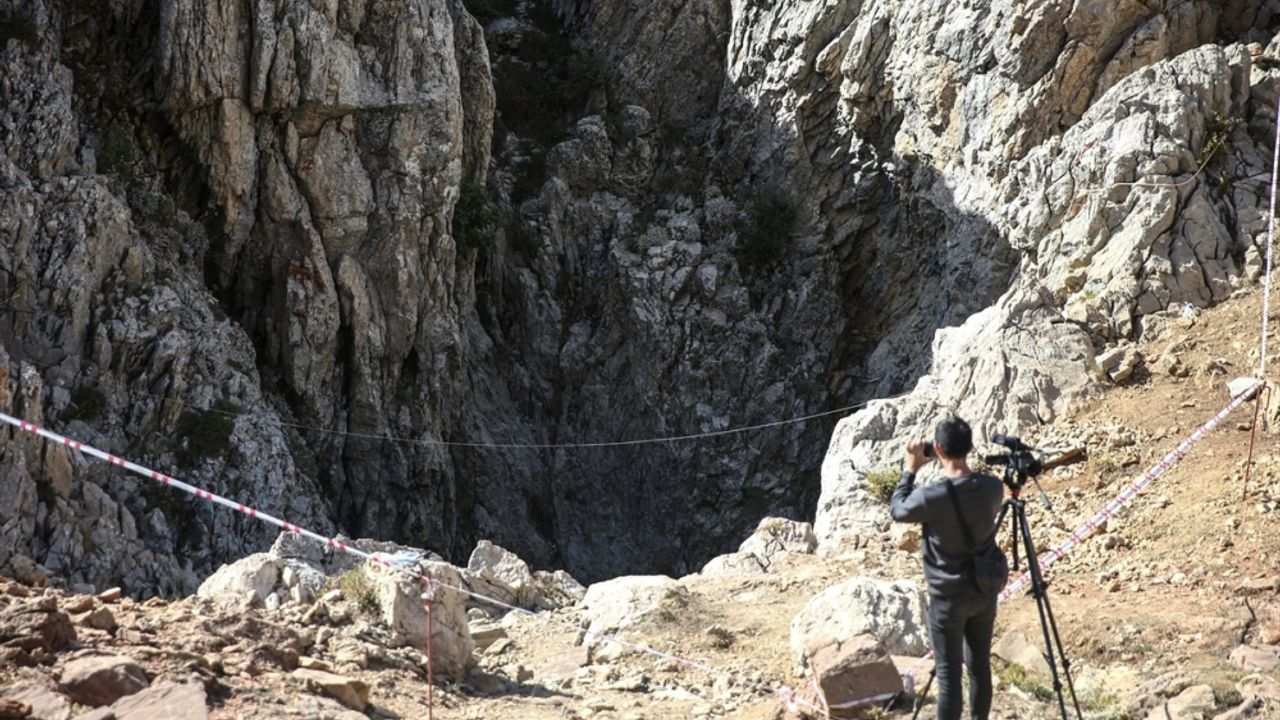 GÜNCELLEME - Mersin'de mağarada rahatsızlanan ABD'li Dickey'in tahliyesi için çalışma başlıyor